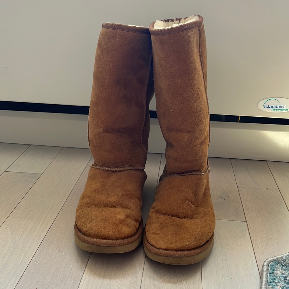 UGGS - Classic Tall Boot (Chestnut)